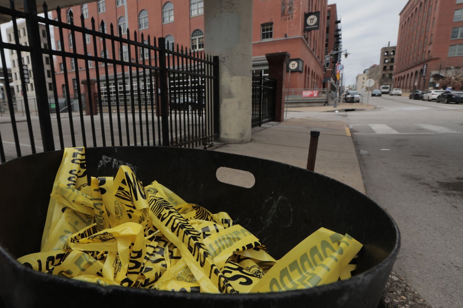 Jan. 1: Off-duty rural policeman kills man outside downtown ×îÐÂÐÓ°ÉÔ´´ bar